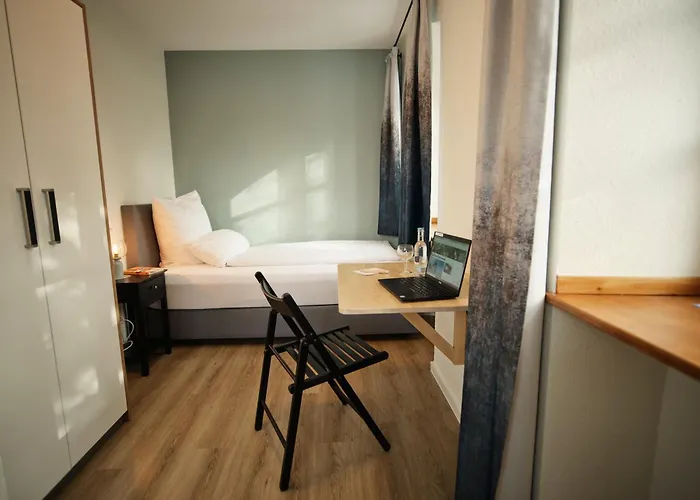 Gaestehaus Im Schlosspark Apart-hotel Saffig